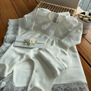 Conjunto Manta e Macacão Detalhes Renda